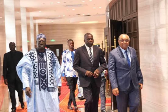 Ce 03 avril 2025, une charte d'accompagnement a été signée à la salle des Commissions Cavaye Yeguie Djibril de l'Assemblée Nationale entre MOUNOUNA